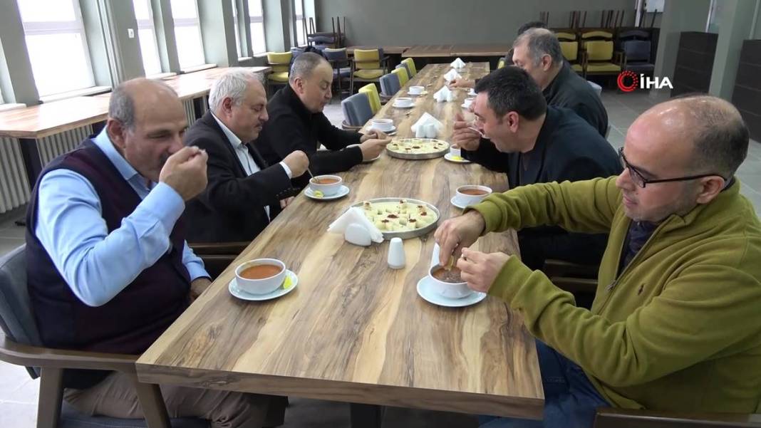 Yutulan çorba olur mu? Evet, Türkiye'de olur! Bu yöresel çorbayı ilk kez görenler şaşıp kalıyor 4